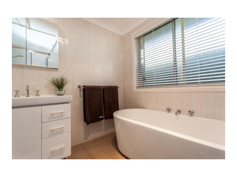 7 Winna Place, Glenmore Park NSW 2745