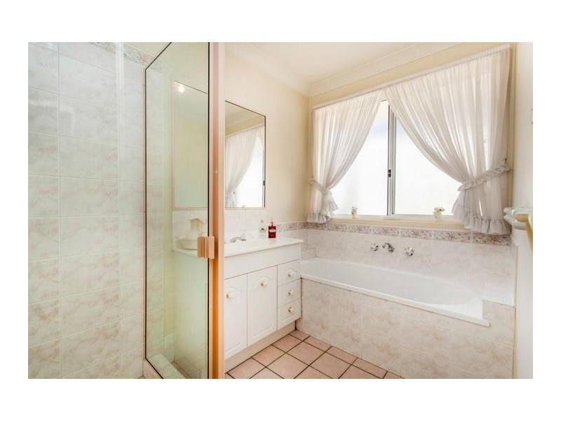 18 Killarney Ave, Glenmore Park NSW 2745