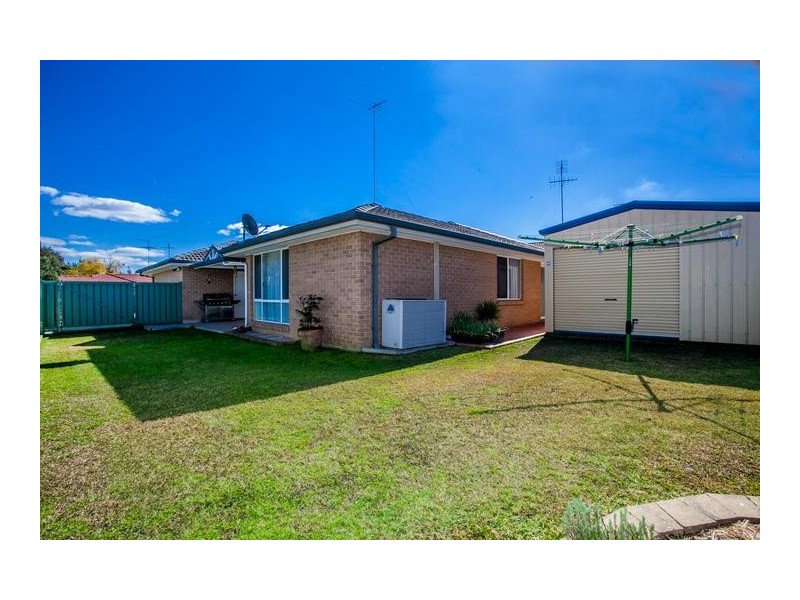18 Killarney Ave, Glenmore Park NSW 2745
