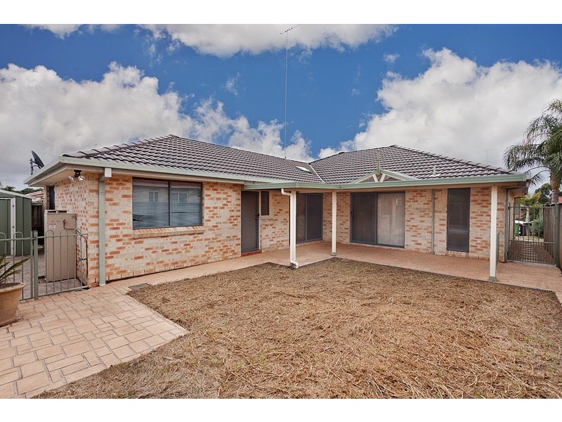 16 Muirfield Crescent, Glenmore Park NSW 2745