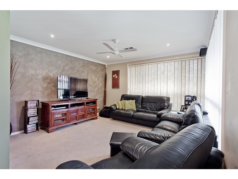 73 Aberdeen Circuit, Glenmore Park NSW 2745