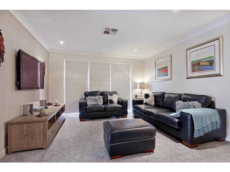 18 Candlebark Circuit, Glenmore Park NSW 2745