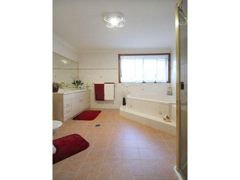 8 Orlander Avenue, Glenmore Park NSW 2745