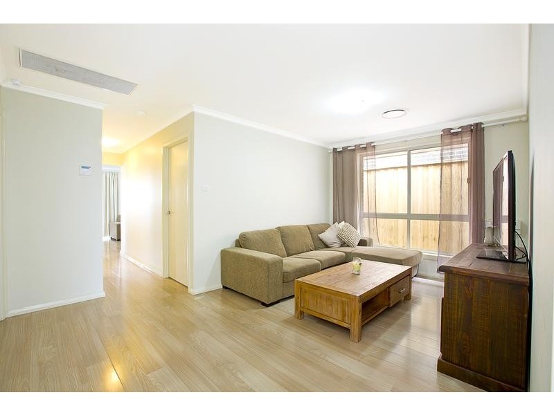 9 Sunrise Terrace, Glenmore Park NSW 2745