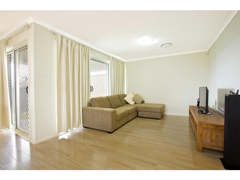 9 Sunrise Terrace, Glenmore Park NSW 2745