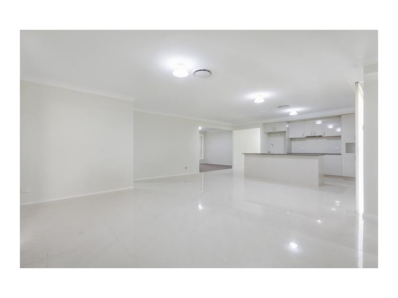 10 Hassall Way, Glenmore Park NSW 2745