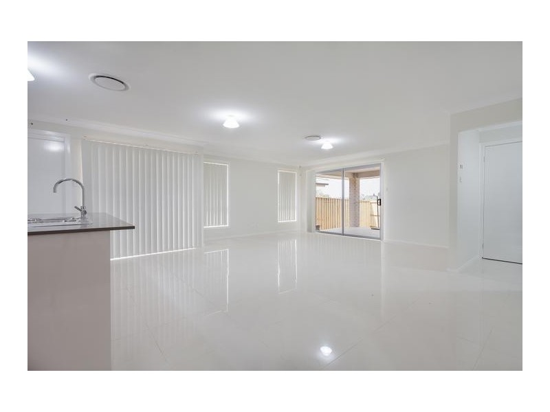 10 Hassall Way, Glenmore Park NSW 2745