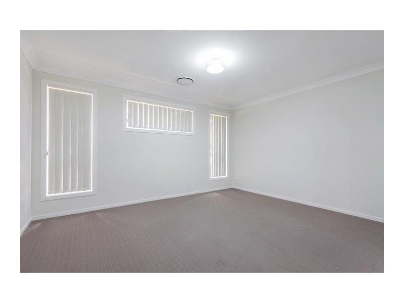 10 Hassall Way, Glenmore Park NSW 2745