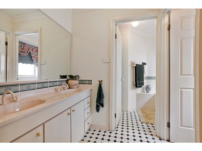 9 Dutba Place, Glenmore Park NSW 2745