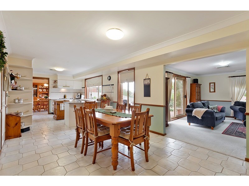 8 Burra Close, Glenmore Park NSW 2745