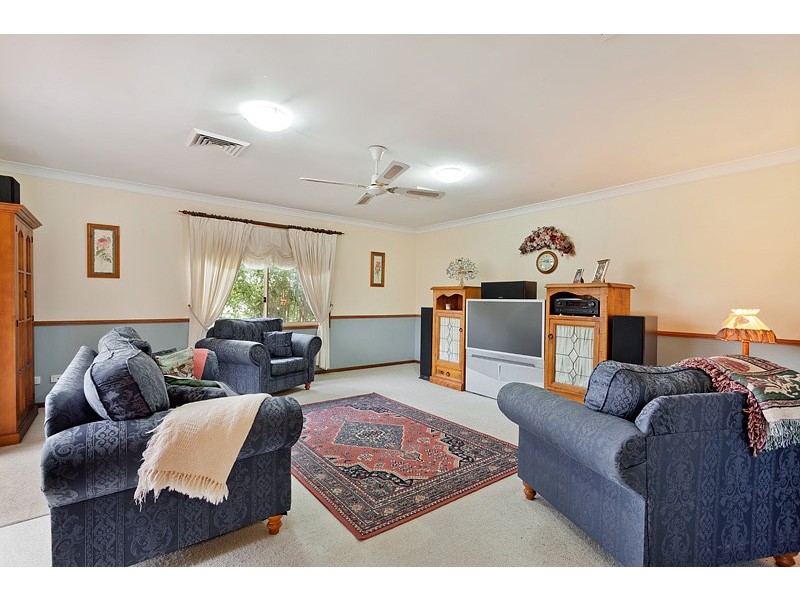 8 Burra Close, Glenmore Park NSW 2745