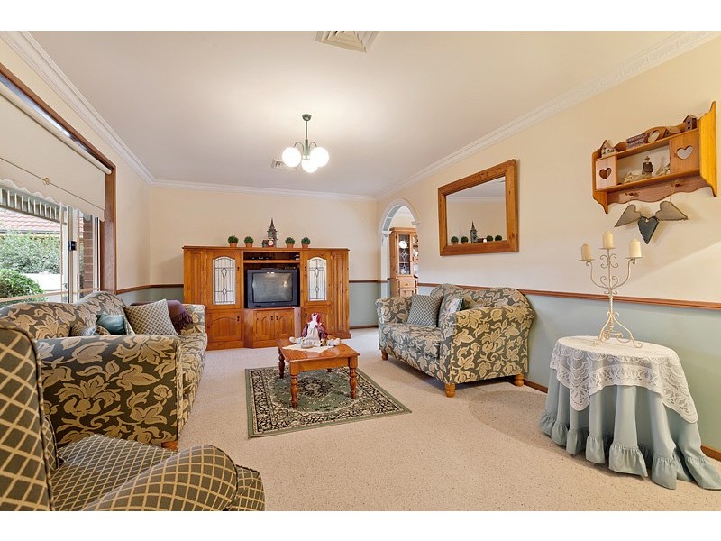 8 Burra Close, Glenmore Park NSW 2745