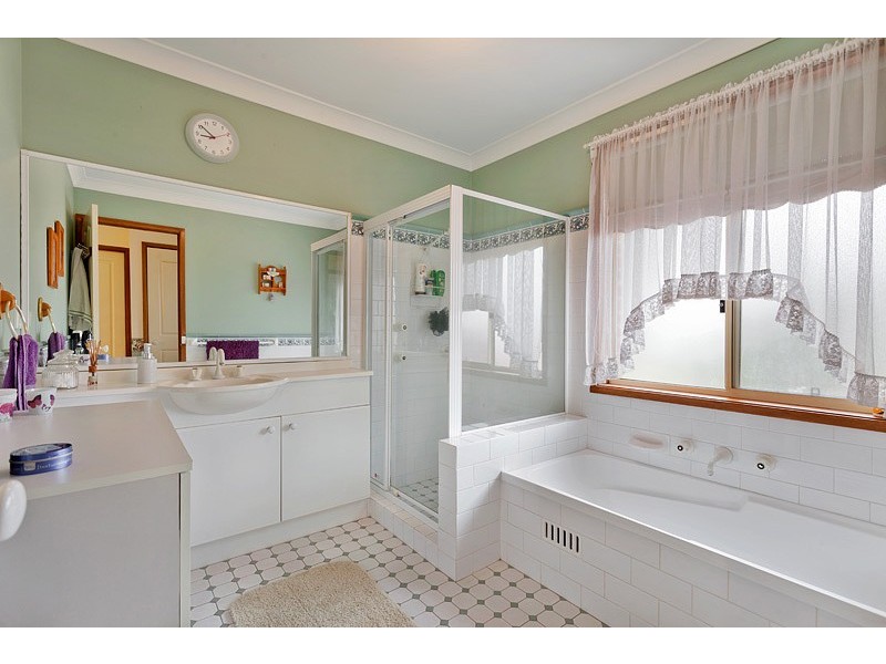 8 Burra Close, Glenmore Park NSW 2745