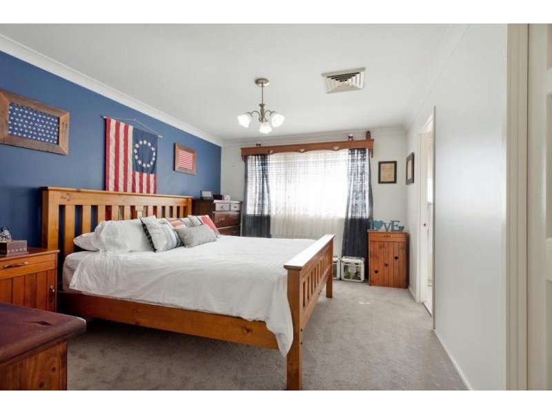 10 Mari Close, Glenmore Park NSW 2745