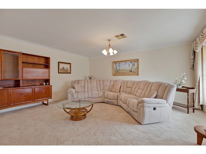 5 Huntingdale Drive, Glenmore Park NSW 2745