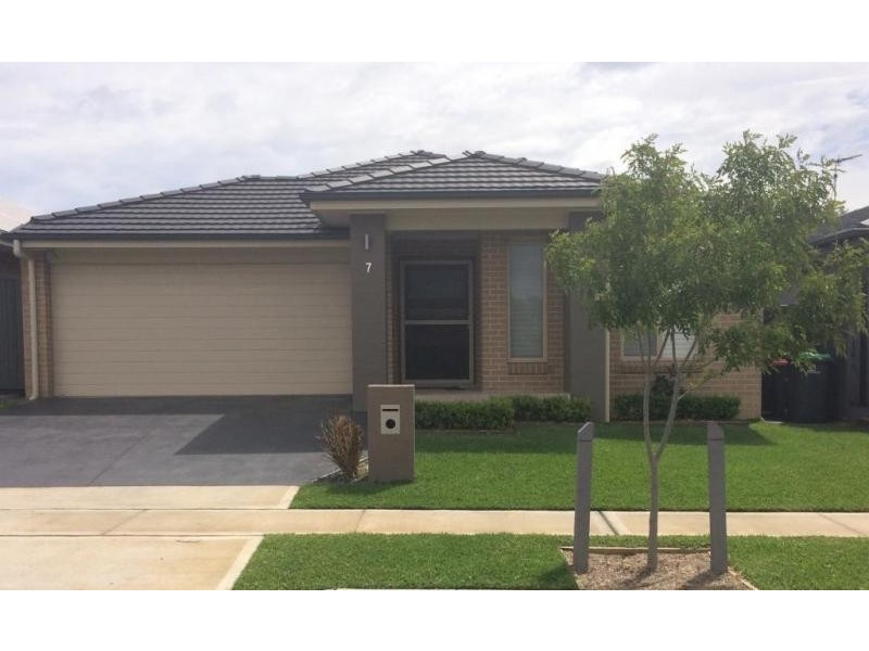 7 Risus Avenue, Glenmore Park NSW 2745