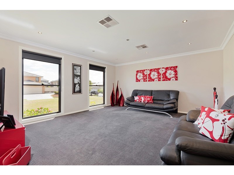 116 Glengarry Drive, Glenmore Park NSW 2745