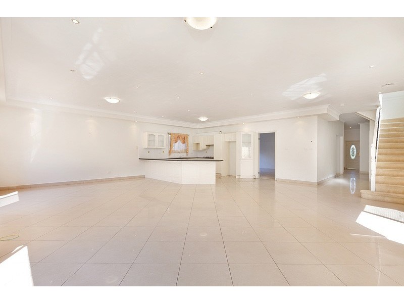 18 Lakewood Terrace, Glenmore Park NSW 2745