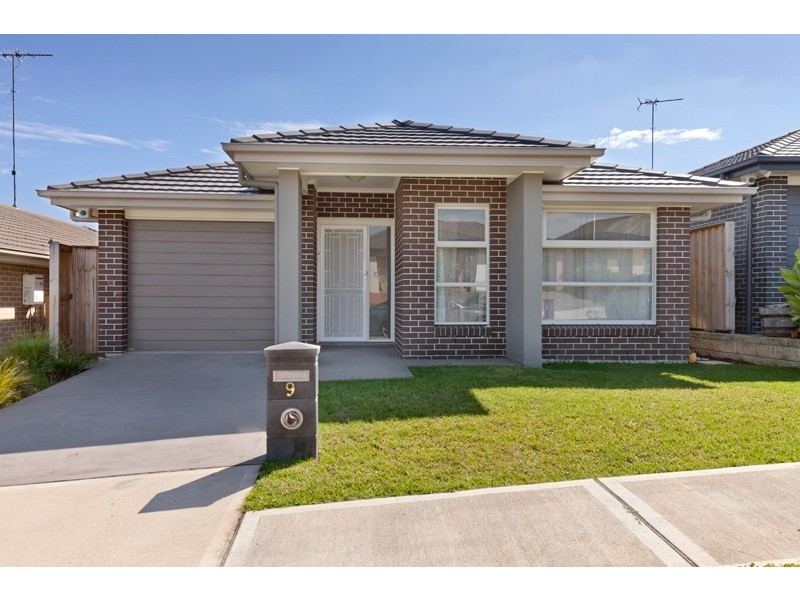 9 Sunrise Terrace, Glenmore Park NSW 2745