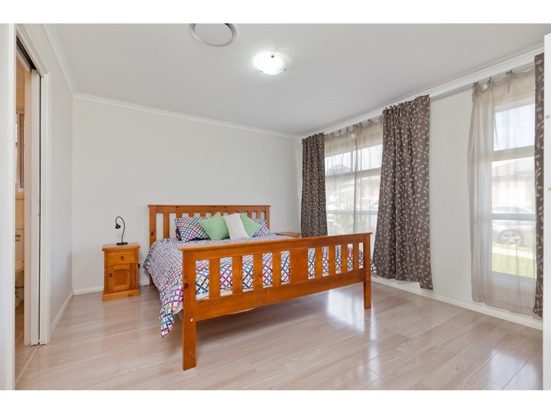 9 Sunrise Terrace, Glenmore Park NSW 2745