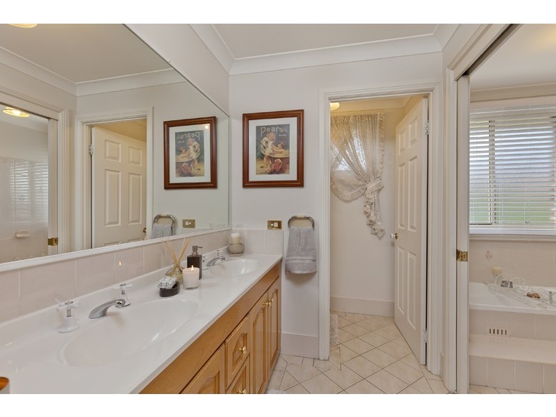 5 Marie Pitt Place, Glenmore Park NSW 2745