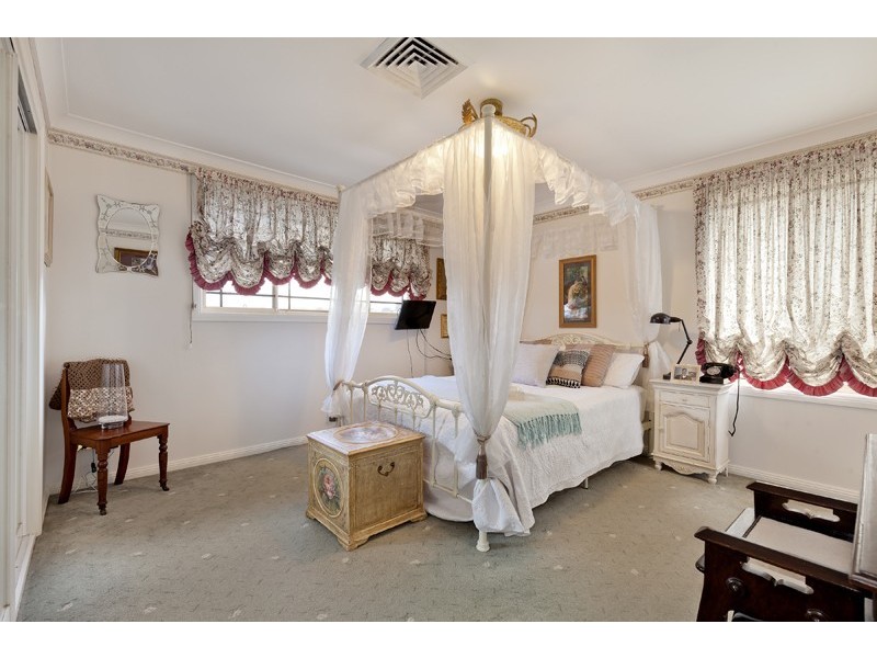 5 Marie Pitt Place, Glenmore Park NSW 2745