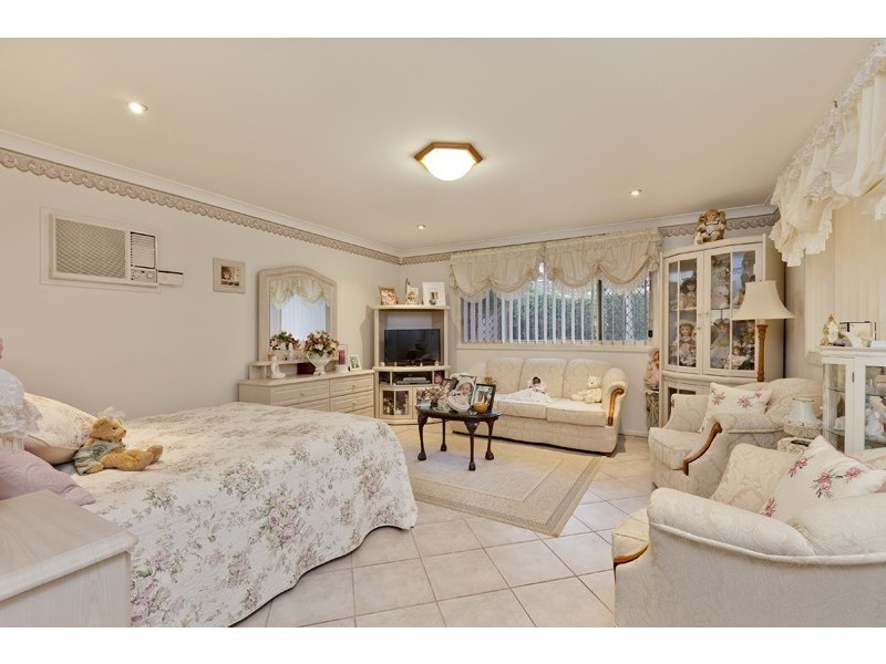 5 Marie Pitt Place, Glenmore Park NSW 2745