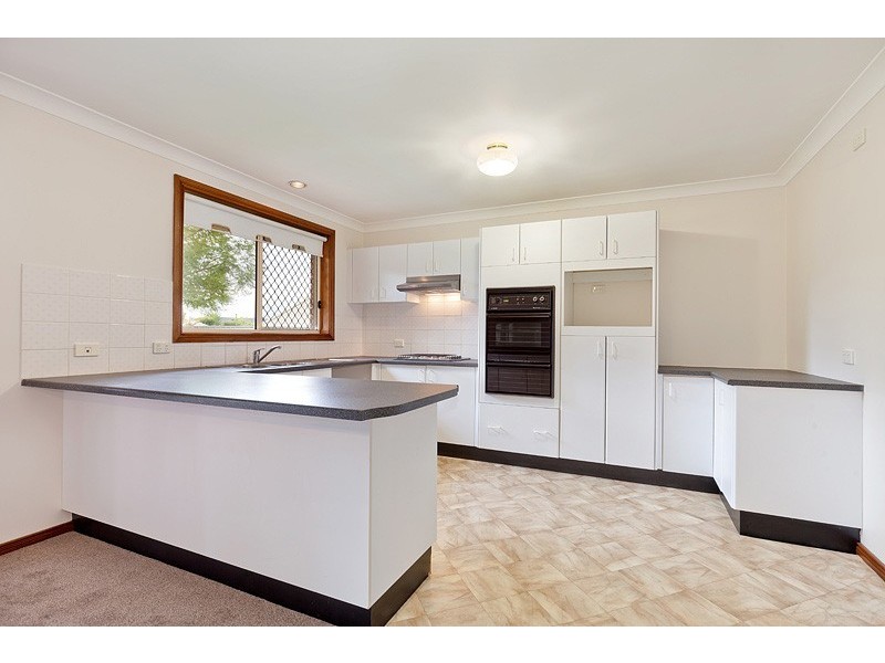 10 Harriett Close, Glenmore Park NSW 2745