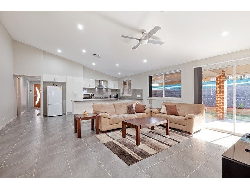 27 James Riley Drive, Glenmore Park NSW 2745