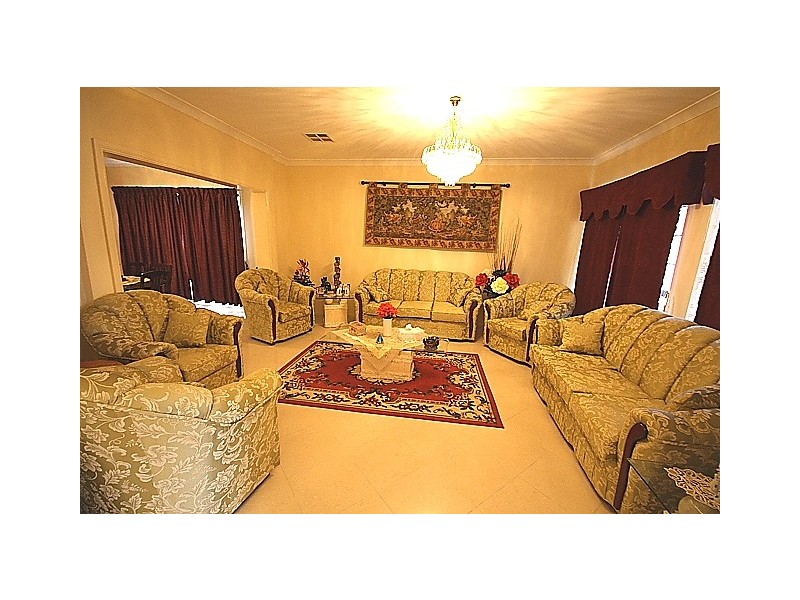 9 Bangaroo Avenue, Glenmore Park NSW 2745