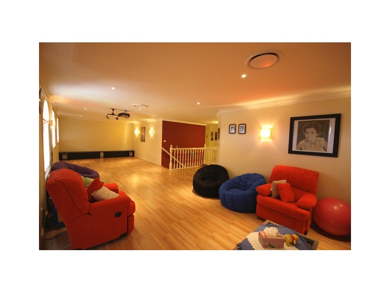 9 Bangaroo Avenue, Glenmore Park NSW 2745