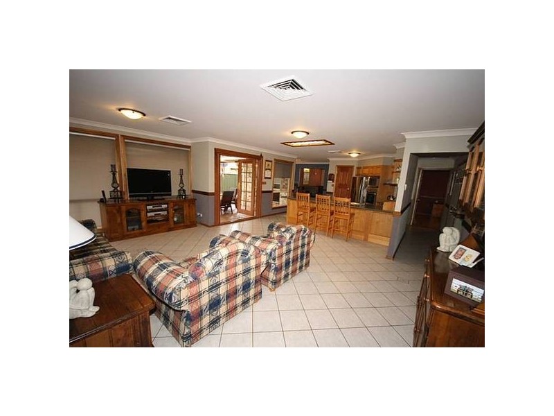 27 Ridgetop Drive, Glenmore Park NSW 2745