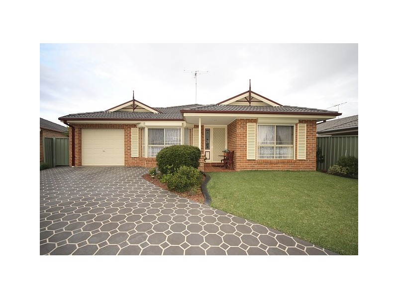 15 Dara Crescent, Glenmore Park NSW 2745