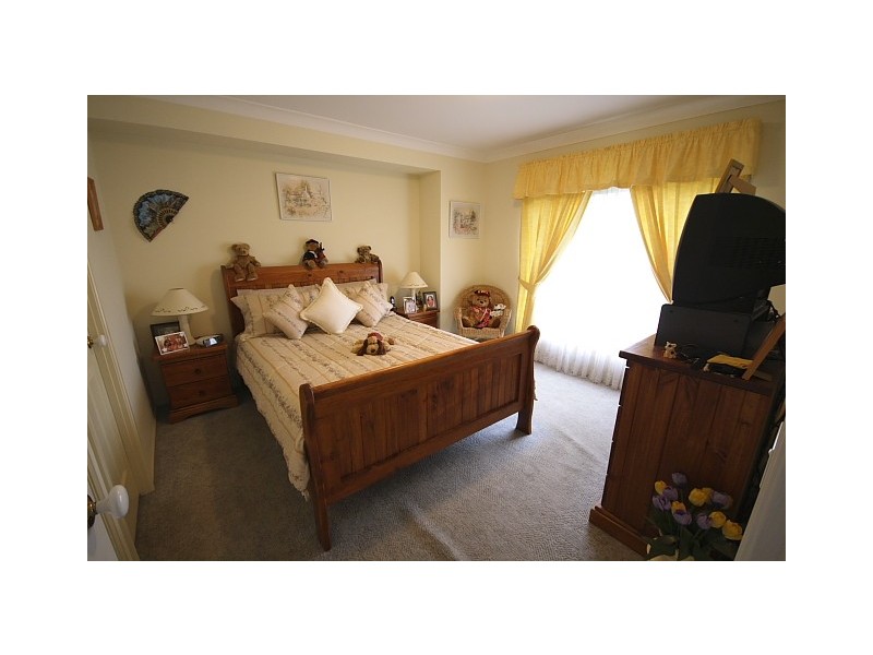 15 Dara Crescent, Glenmore Park NSW 2745