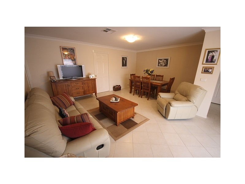 15 Dara Crescent, Glenmore Park NSW 2745