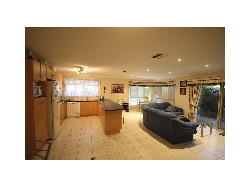 15 Dara Crescent, Glenmore Park NSW 2745