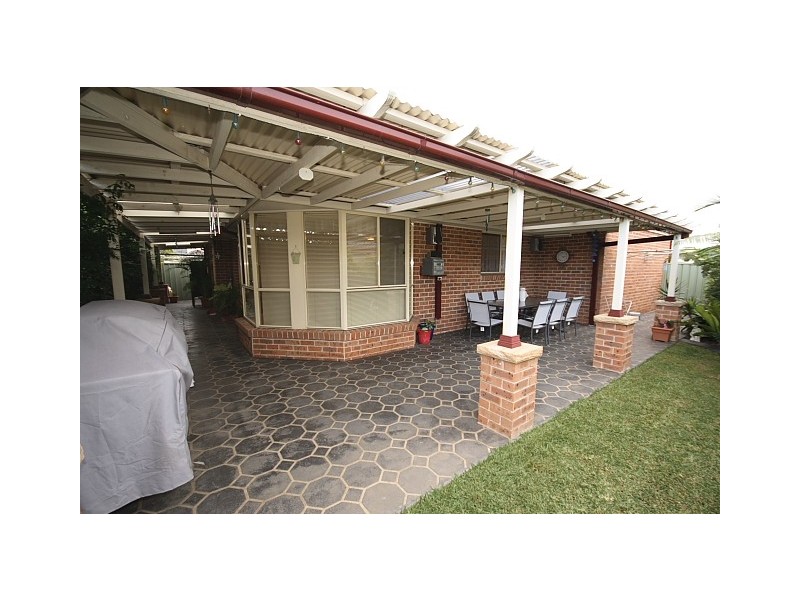15 Dara Crescent, Glenmore Park NSW 2745