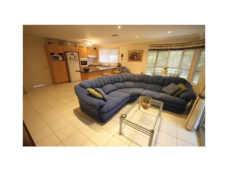 15 Dara Crescent, Glenmore Park NSW 2745