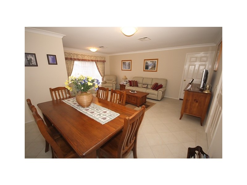 15 Dara Crescent, Glenmore Park NSW 2745