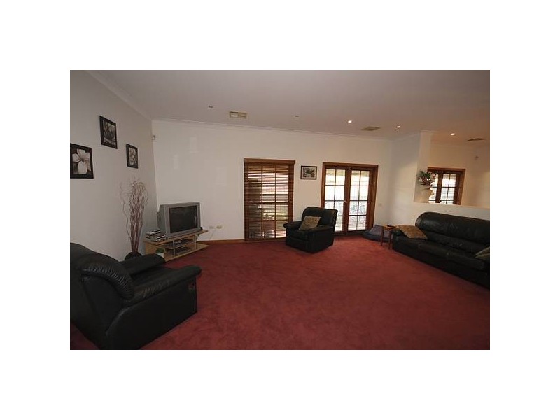 4 Glengarry Drive, Glenmore Park NSW 2745