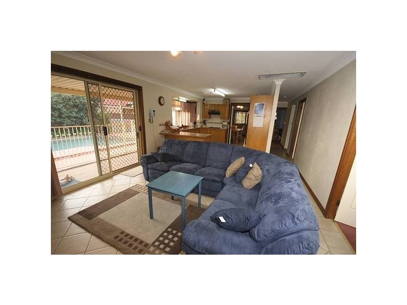 18 Bursaria Crescent, Glenmore Park NSW 2745