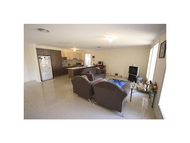 8 Avalon Crescent, Glenmore Park NSW 2745