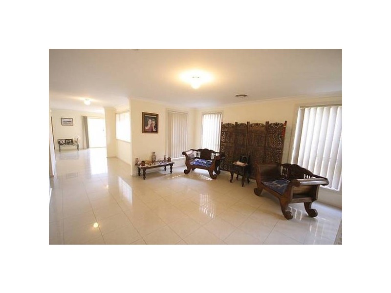 8 Avalon Crescent, Glenmore Park NSW 2745