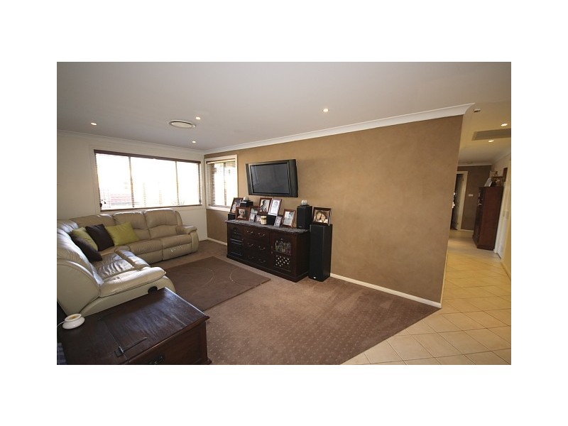 6 Poa Place, Glenmore Park NSW 2745