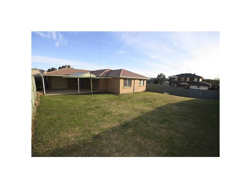 5 Laguna Drive, Glenmore Park NSW 2745