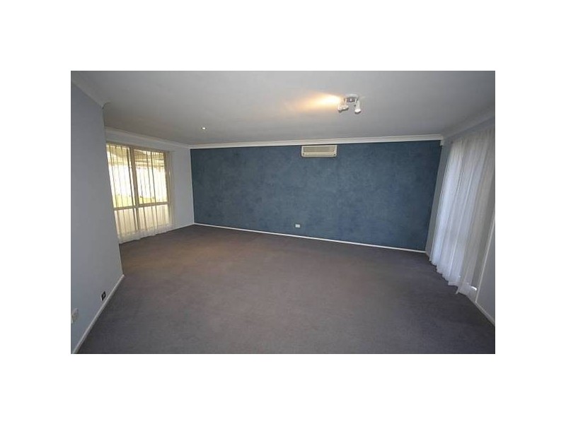 5 Laguna Drive, Glenmore Park NSW 2745