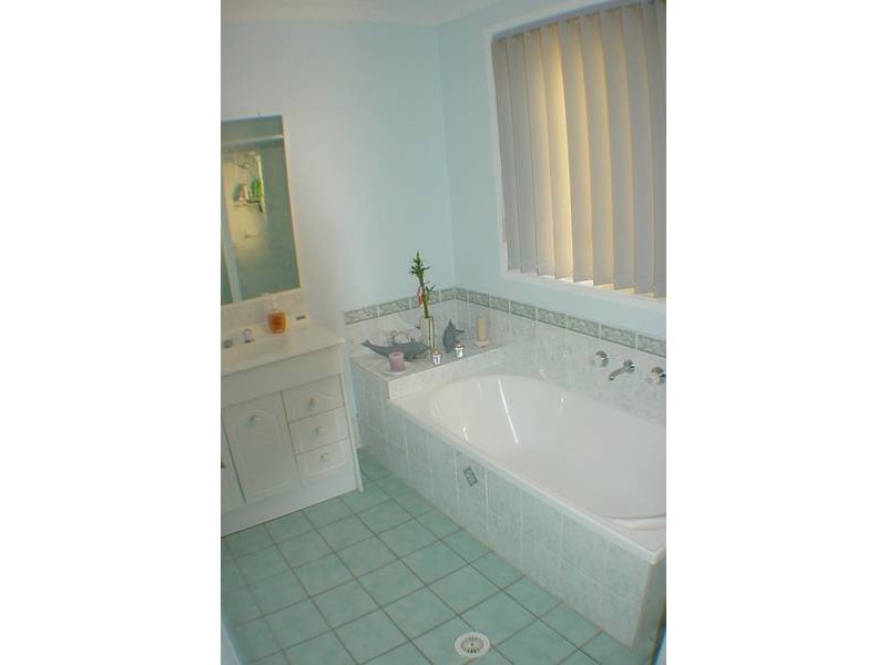 5 Laguna Drive, Glenmore Park NSW 2745