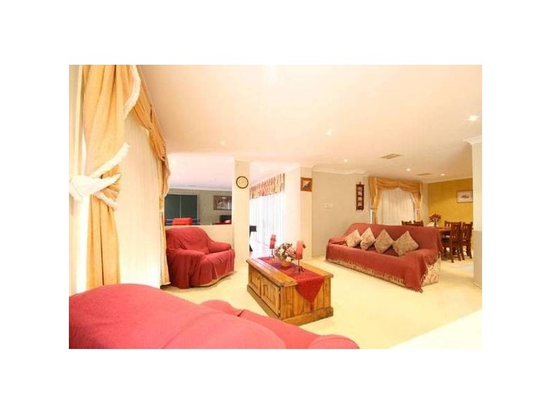 14 Glengarry Drive, Glenmore Park NSW 2745