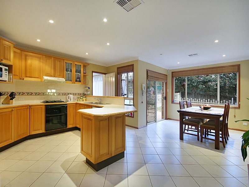 8 Iris Close, Glenmore Park NSW 2745