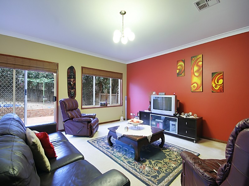8 Iris Close, Glenmore Park NSW 2745